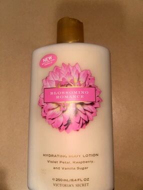 Victoria's Secret Blooming Romance Hydrating Body Lotion - Pink & Gold